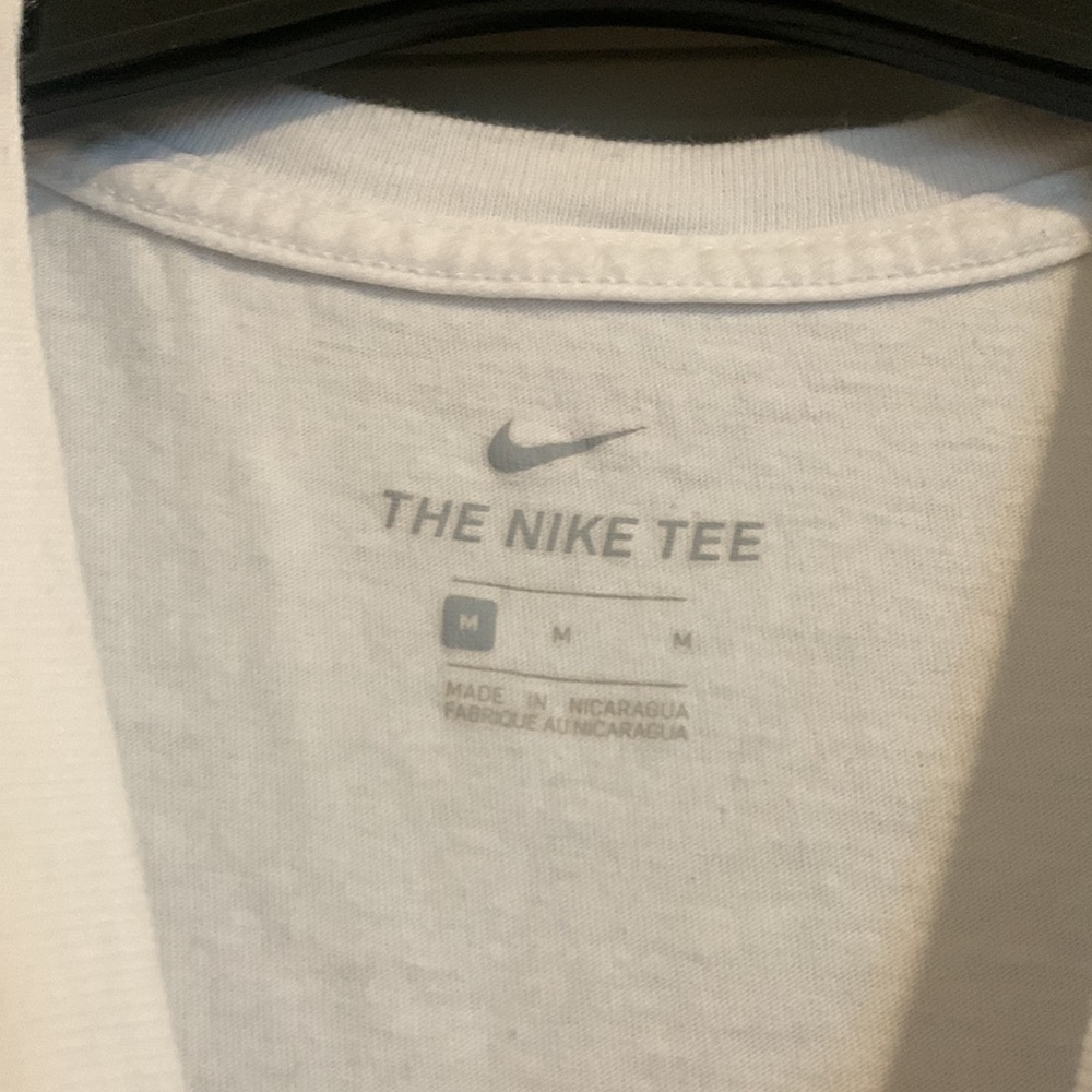Nike tee - Picture 2 of 2